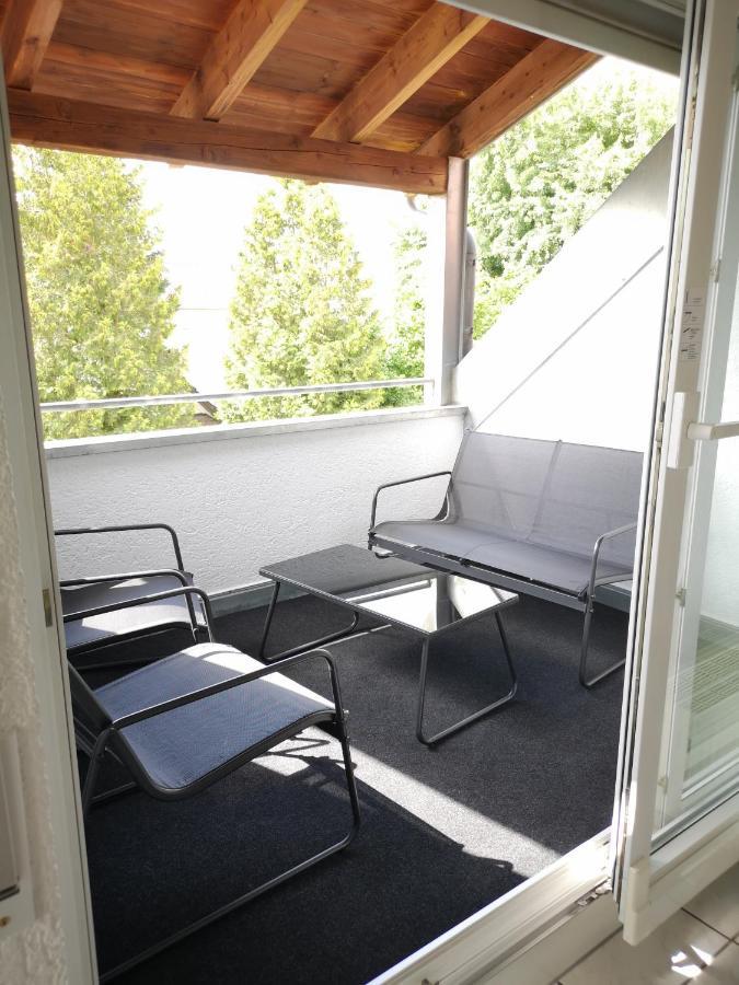 Familienfreundliche Ferienwohnung Mit Wohlfuehlbalkon Und Kostenlosem Parkplatz Nahe Messe Und Bodensee ميكنبورن المظهر الخارجي الصورة